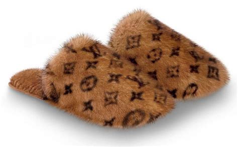 waar wordt louis vuitton slipper gemaakt|louis vuitton fluffy slippers.